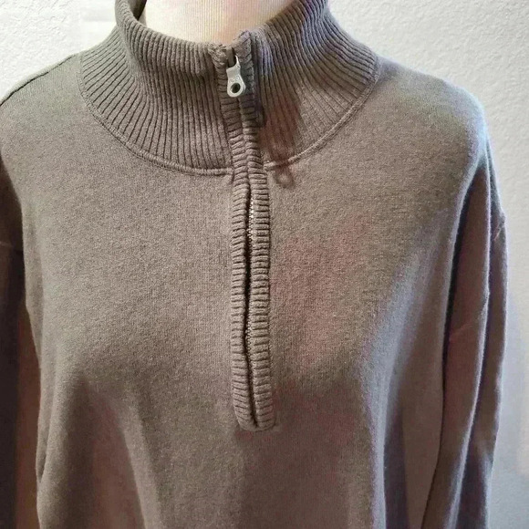 The North Face 1/4 Zip Fleece Sweater - Picture 3 of 5